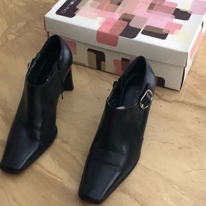 Bandolino Black Leather Strap Heels - Sz 6.5